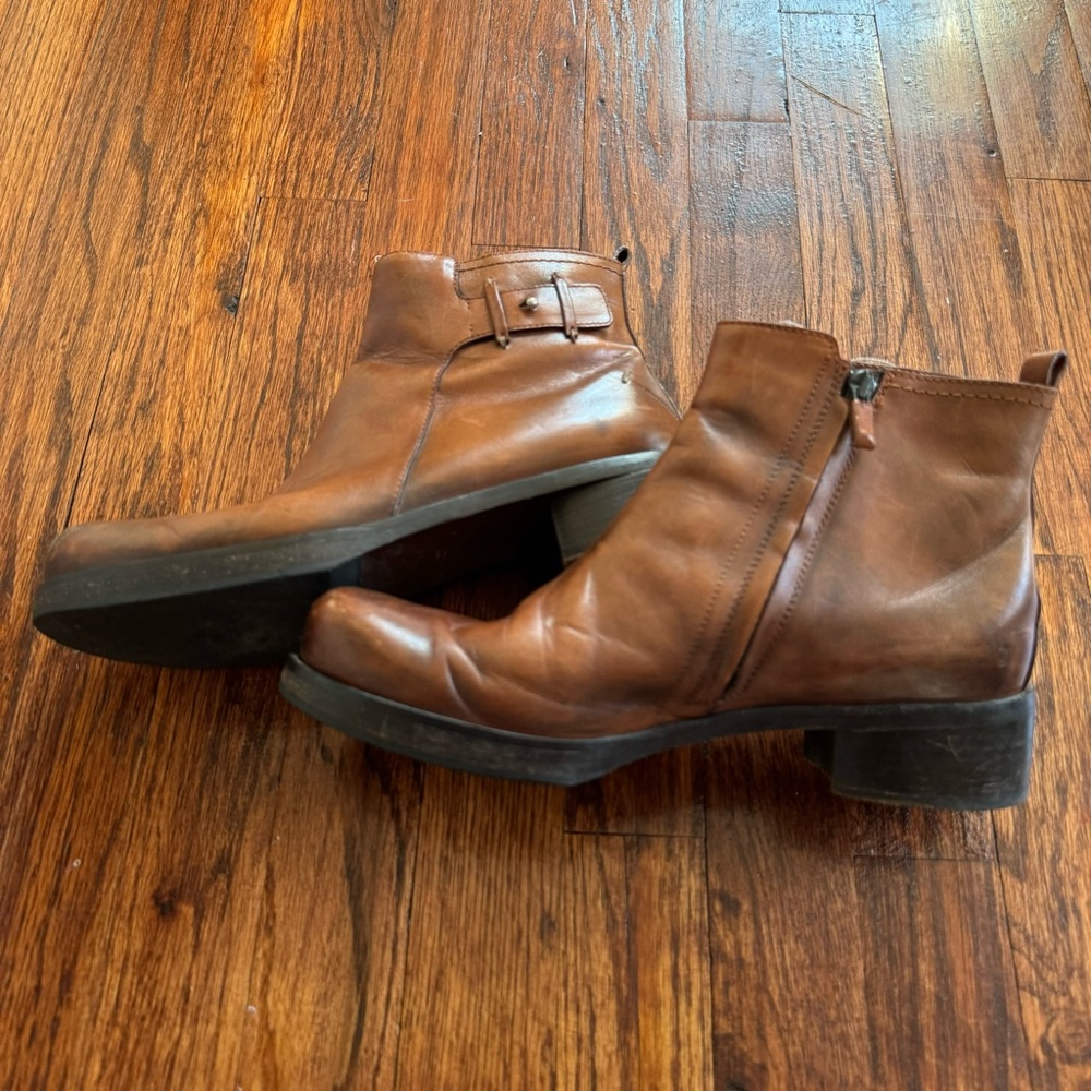 Vintage brown leather ankle boots from costume national